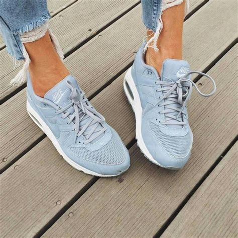 blauwe trainers dames.